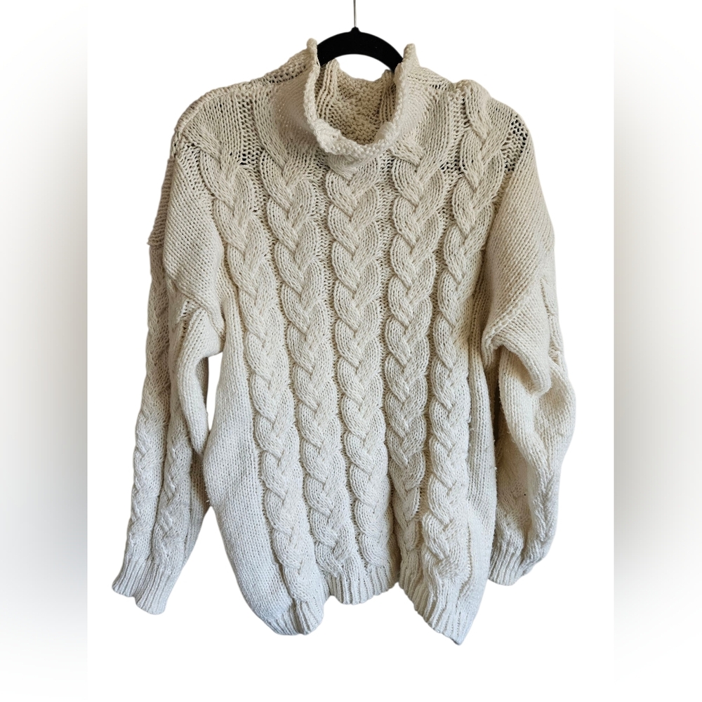 White Cable Knit Long Sleve Sweatet Size XL